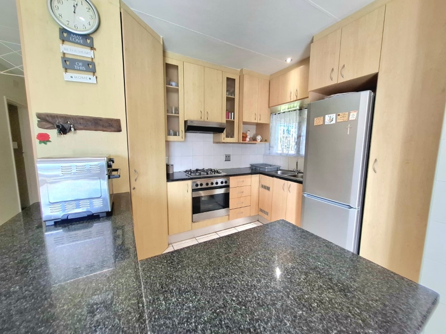 6 Bedroom Property for Sale in Gonubie Eastern Cape